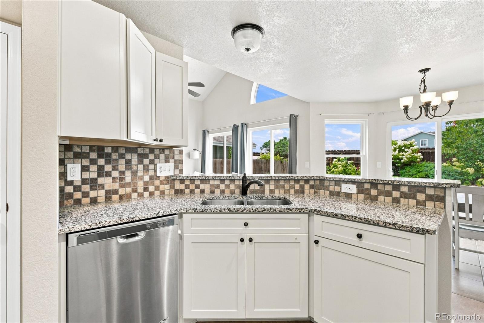 8859 Cloverleaf Circle