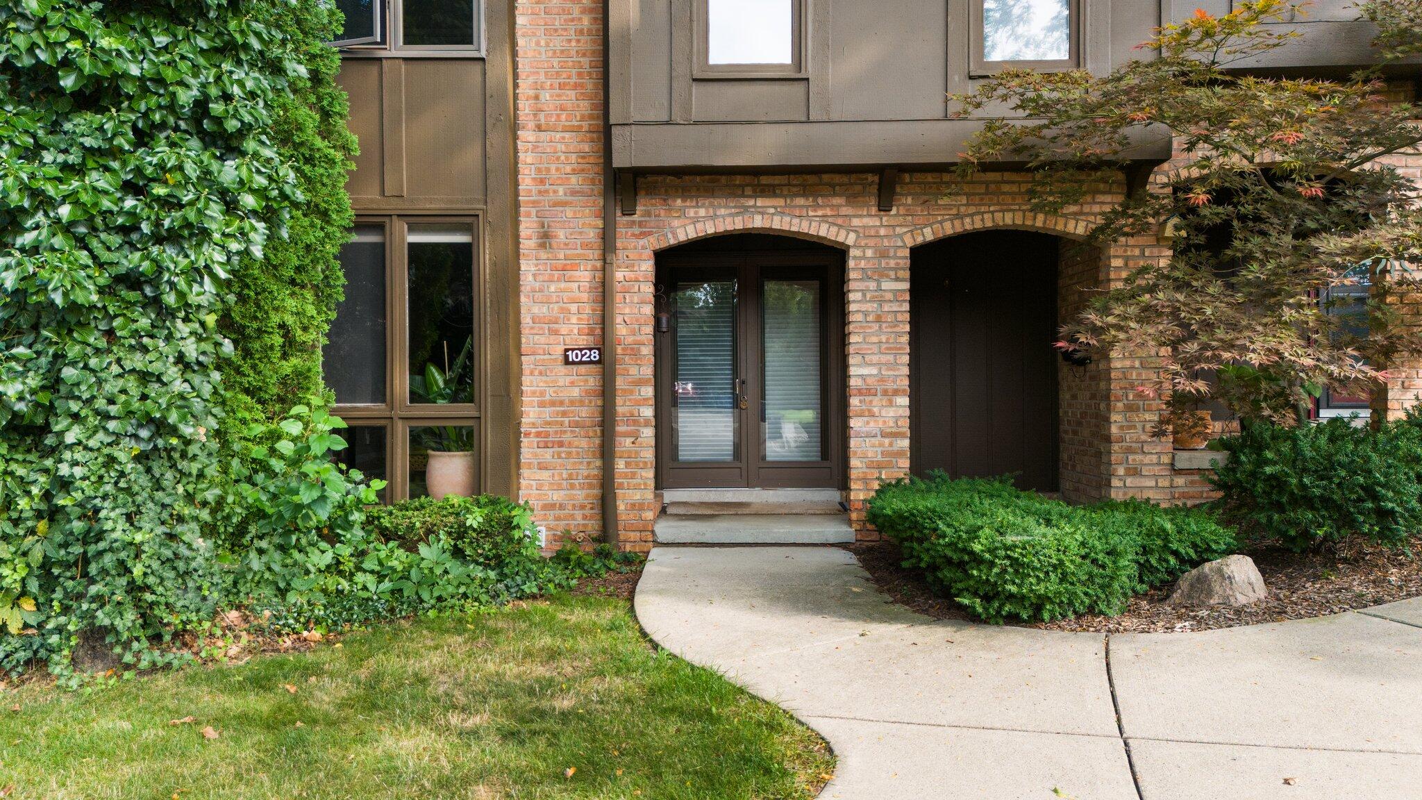1028 Greenhills Drive