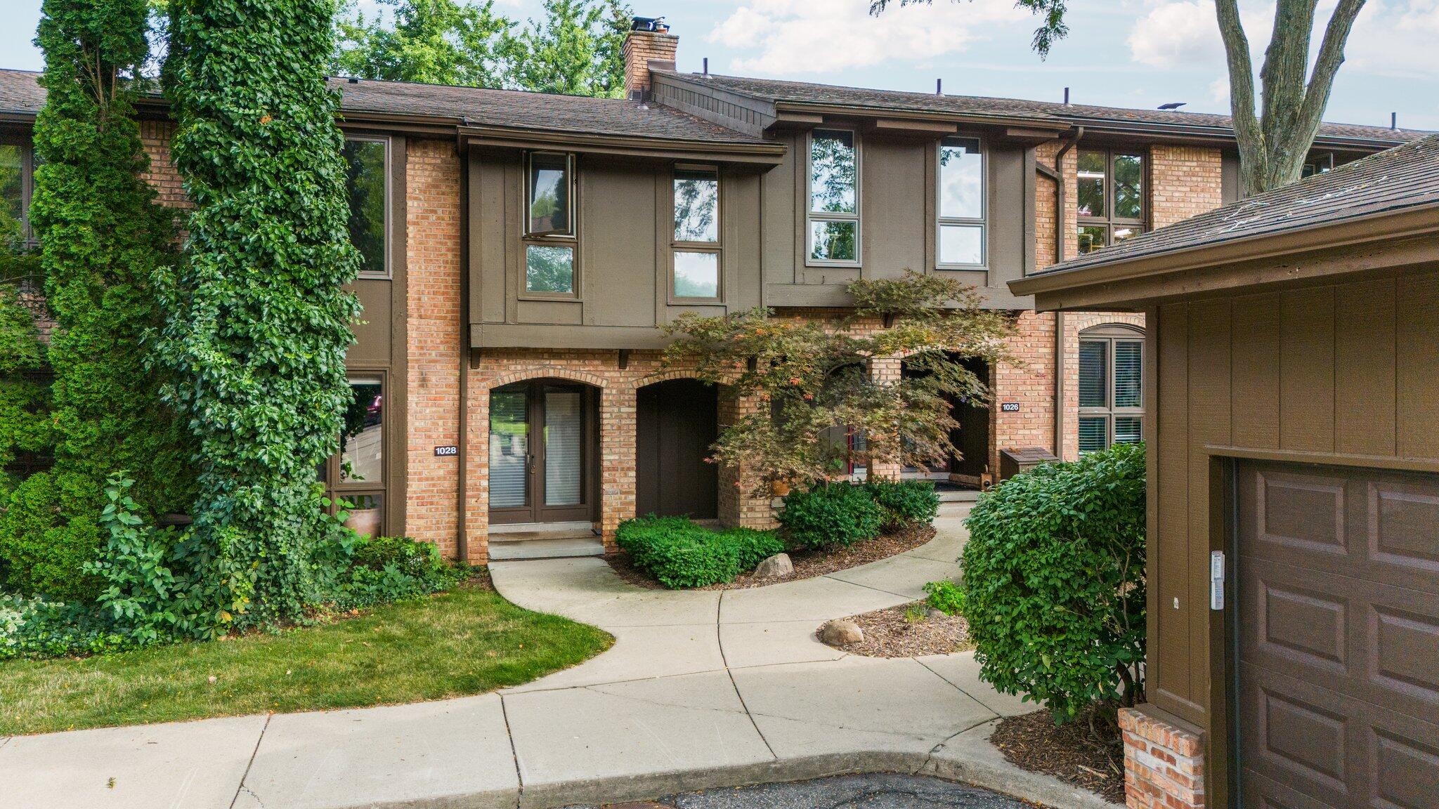 1028 Greenhills Drive