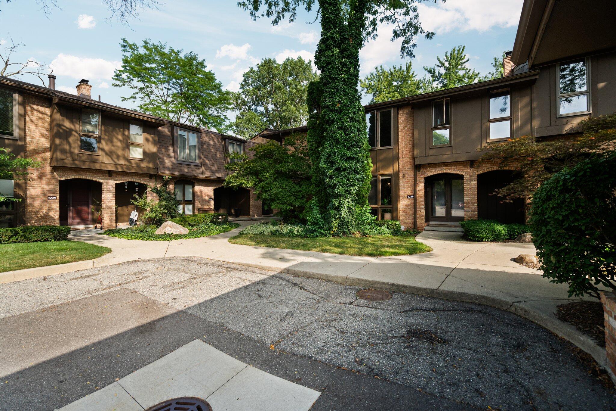 1028 Greenhills Drive