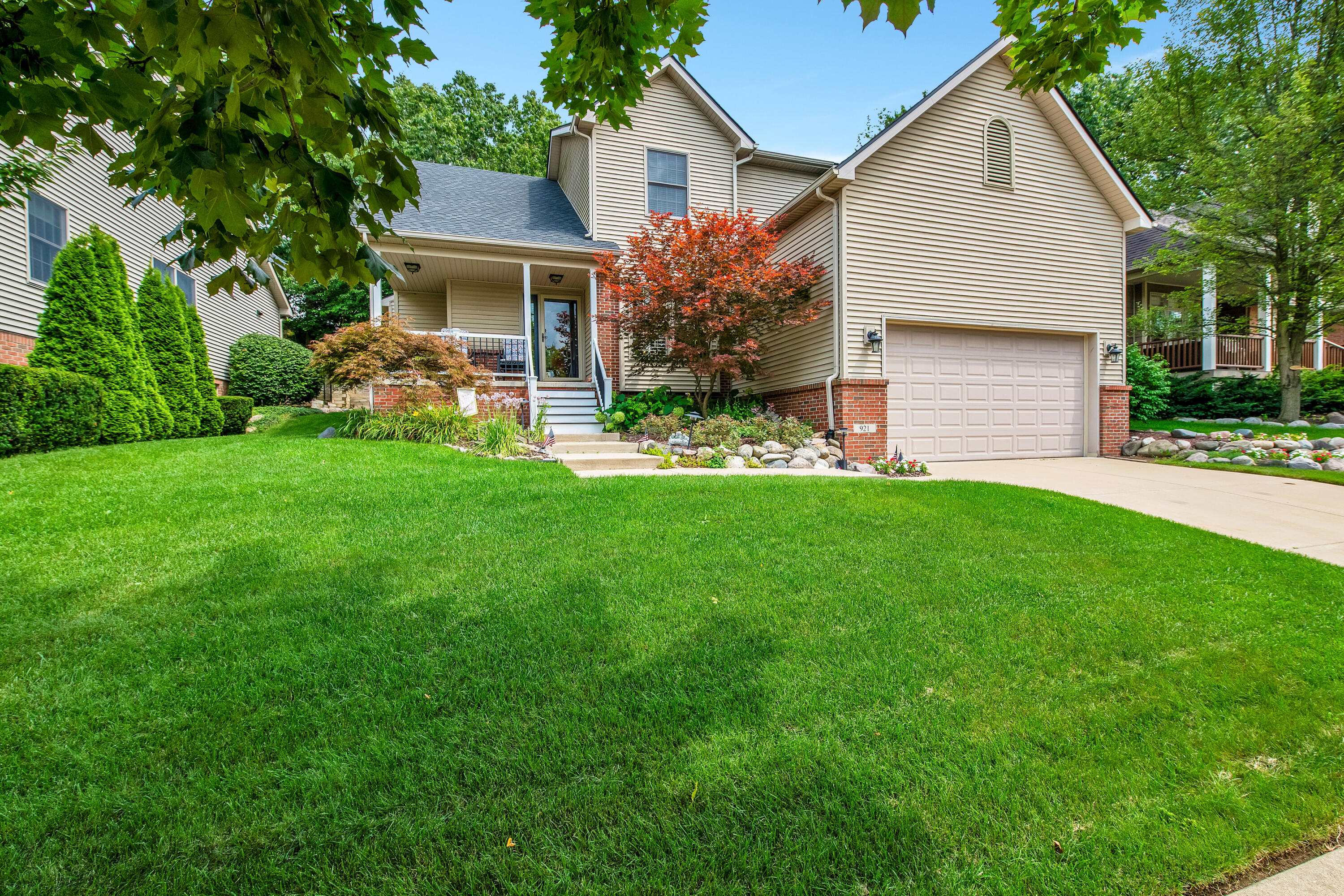 921 Lincoln Drive