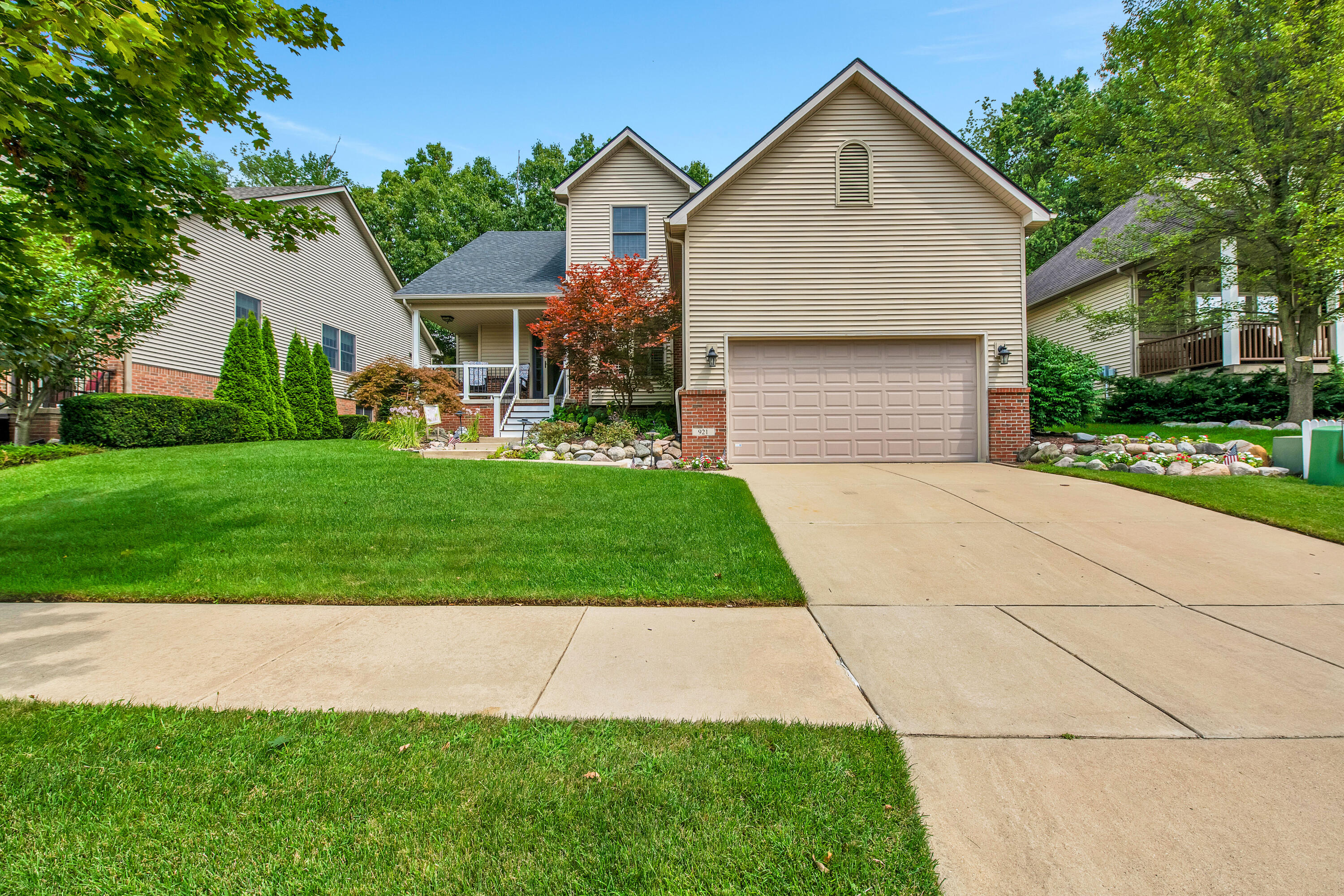 921 Lincoln Drive