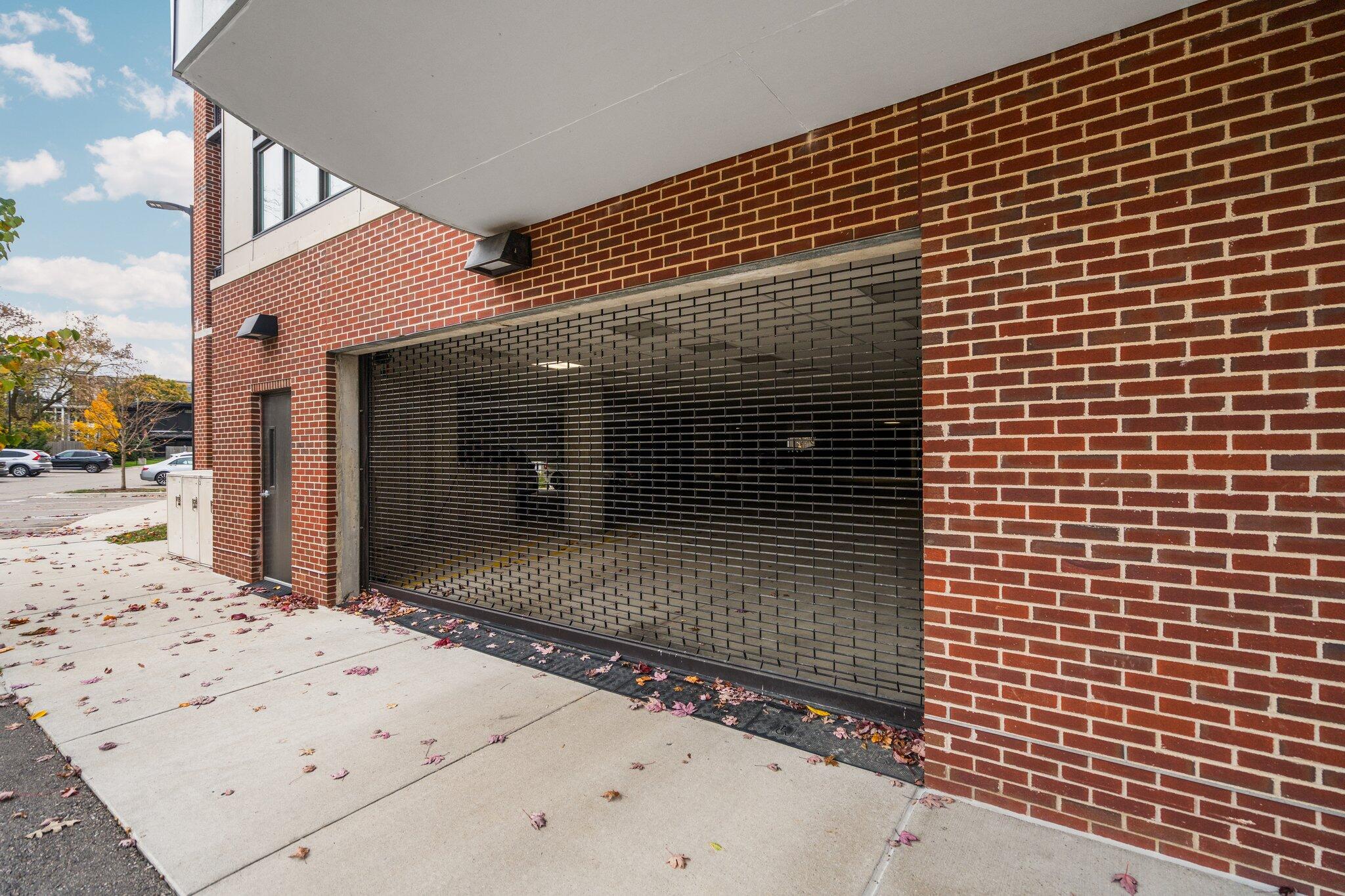 218 W Kingsley Street, 203