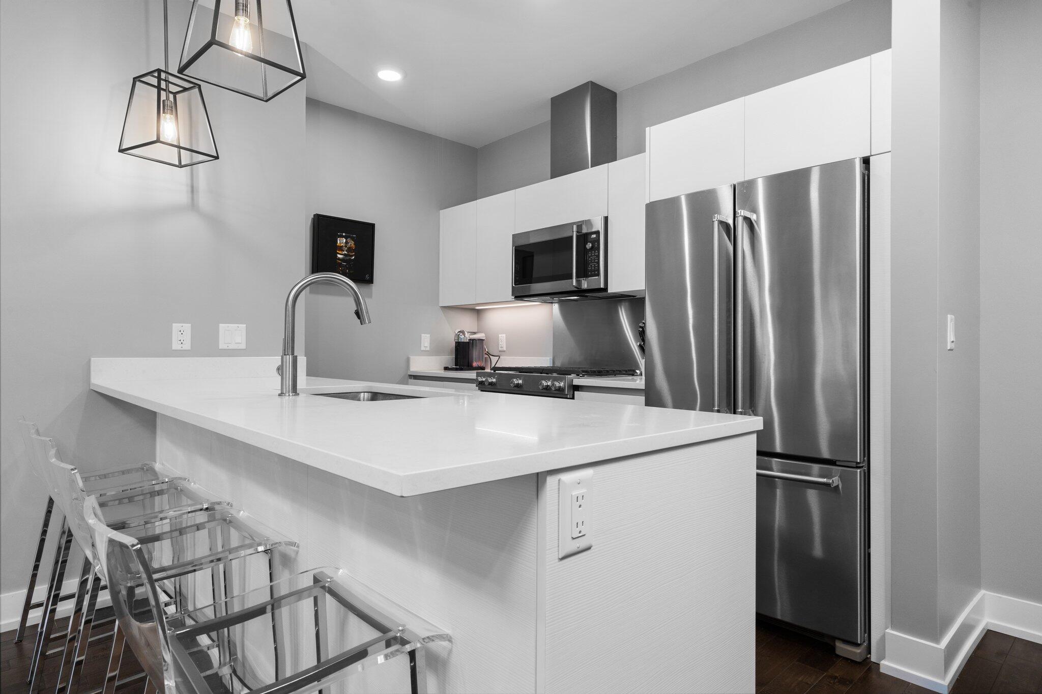 218 W Kingsley Street, 203
