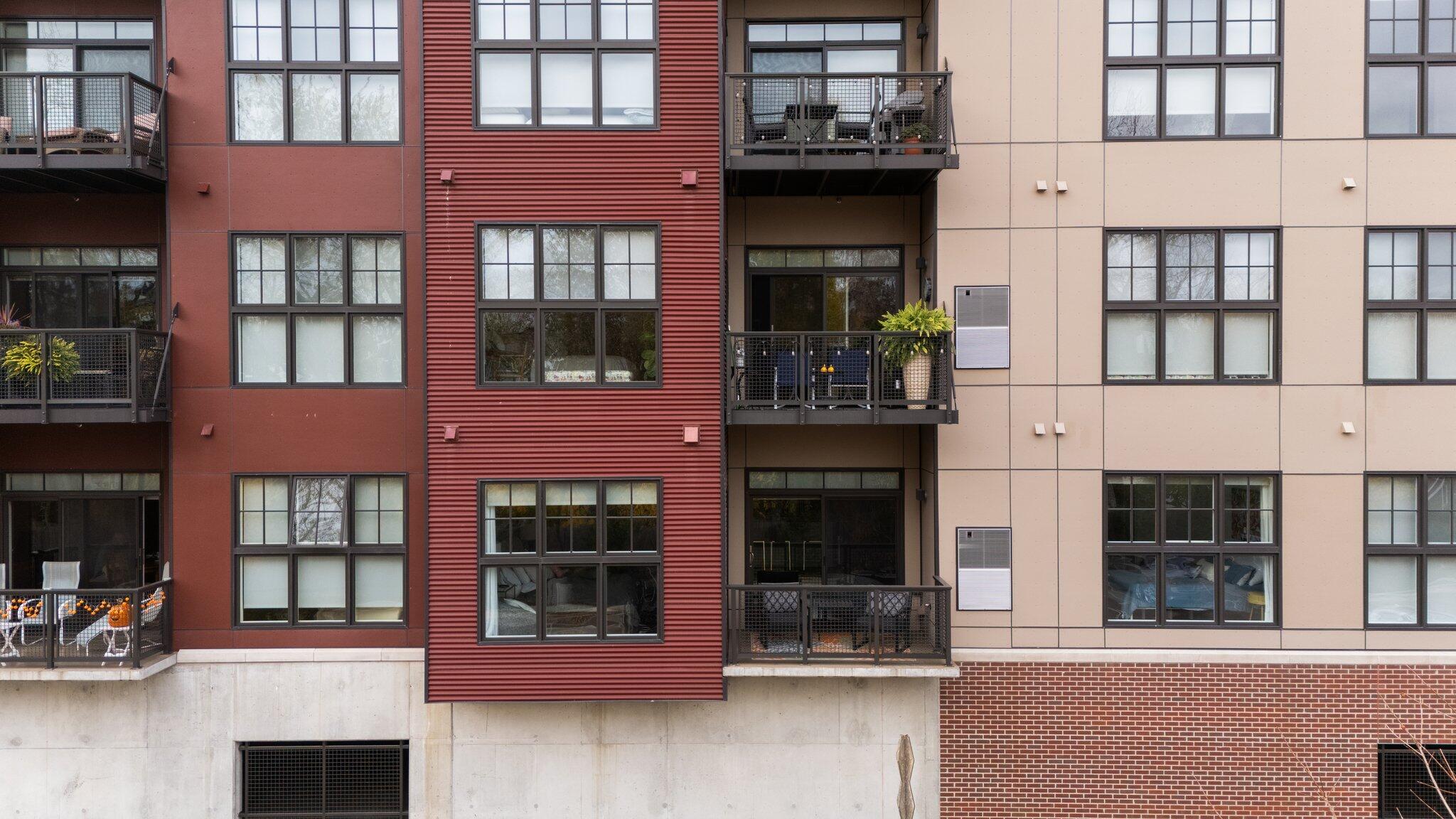 218 W Kingsley Street, 203