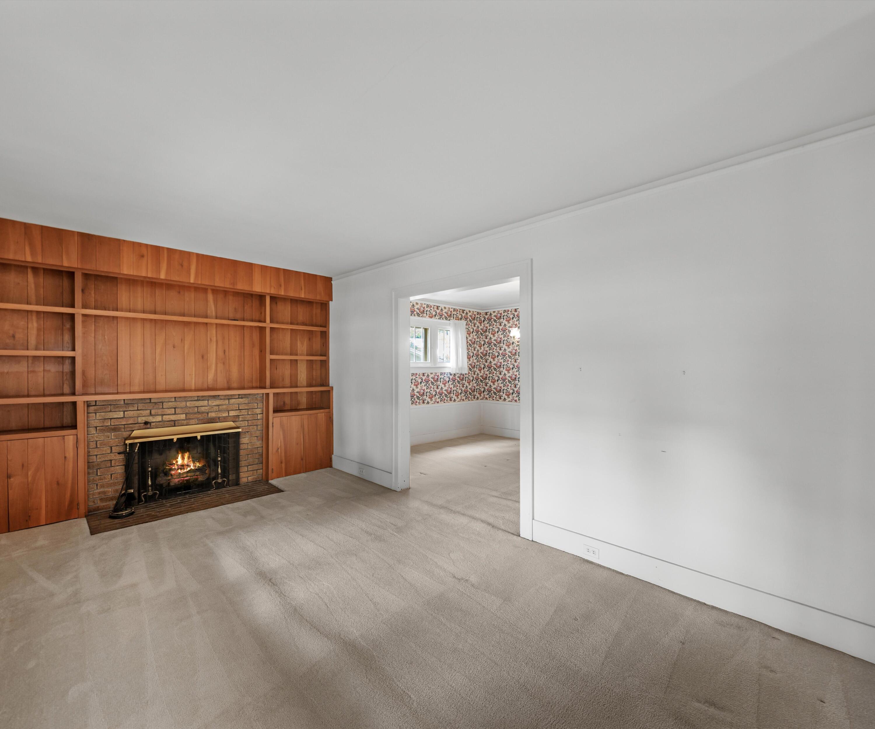 216 Kenwood Avenue