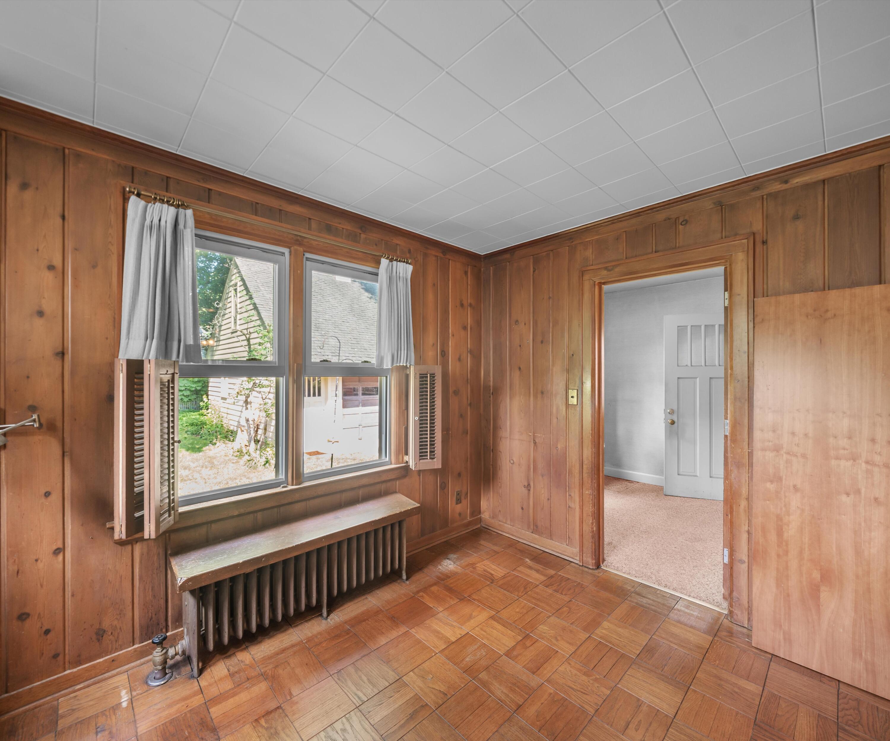 216 Kenwood Avenue