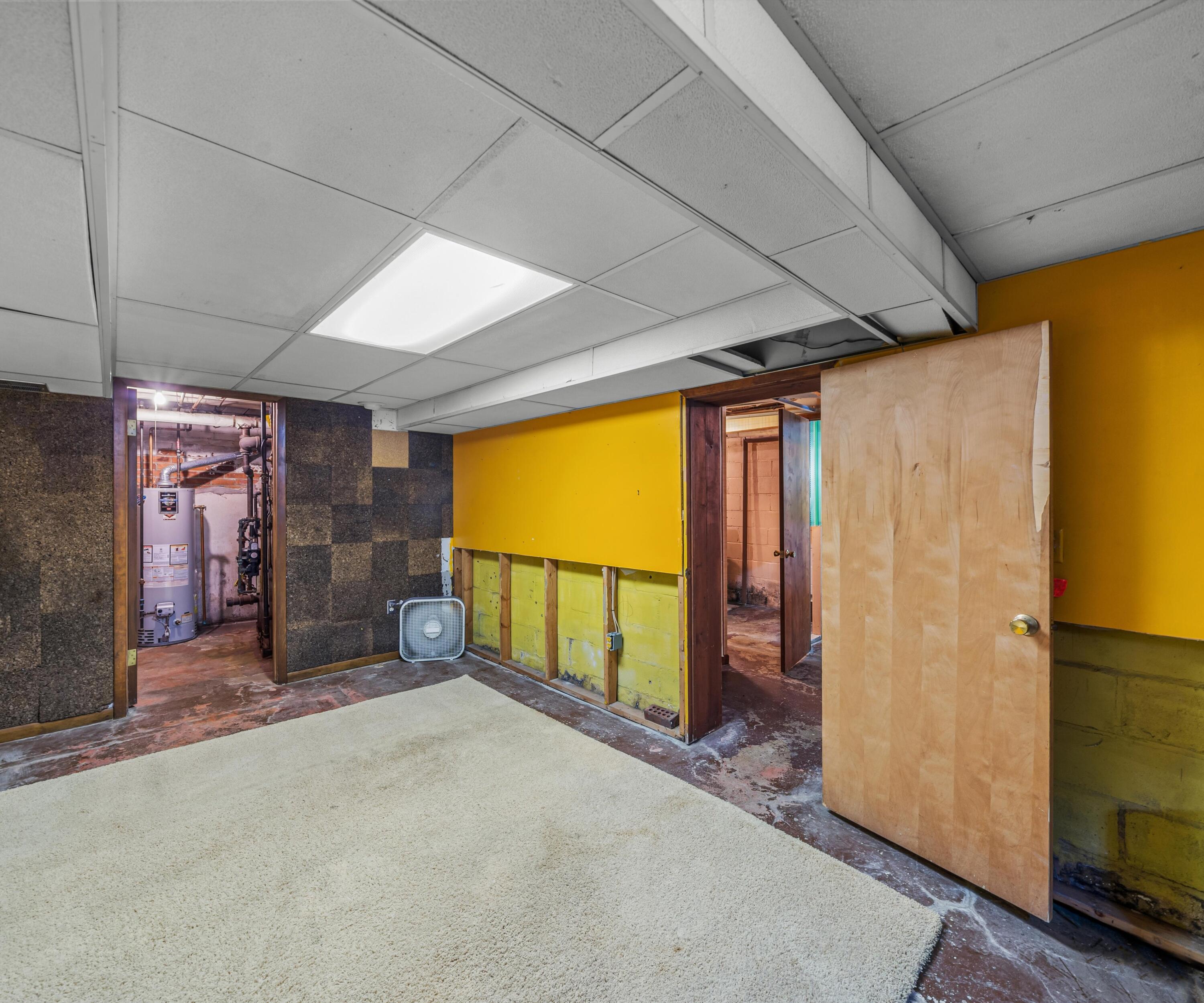 216 Kenwood Avenue