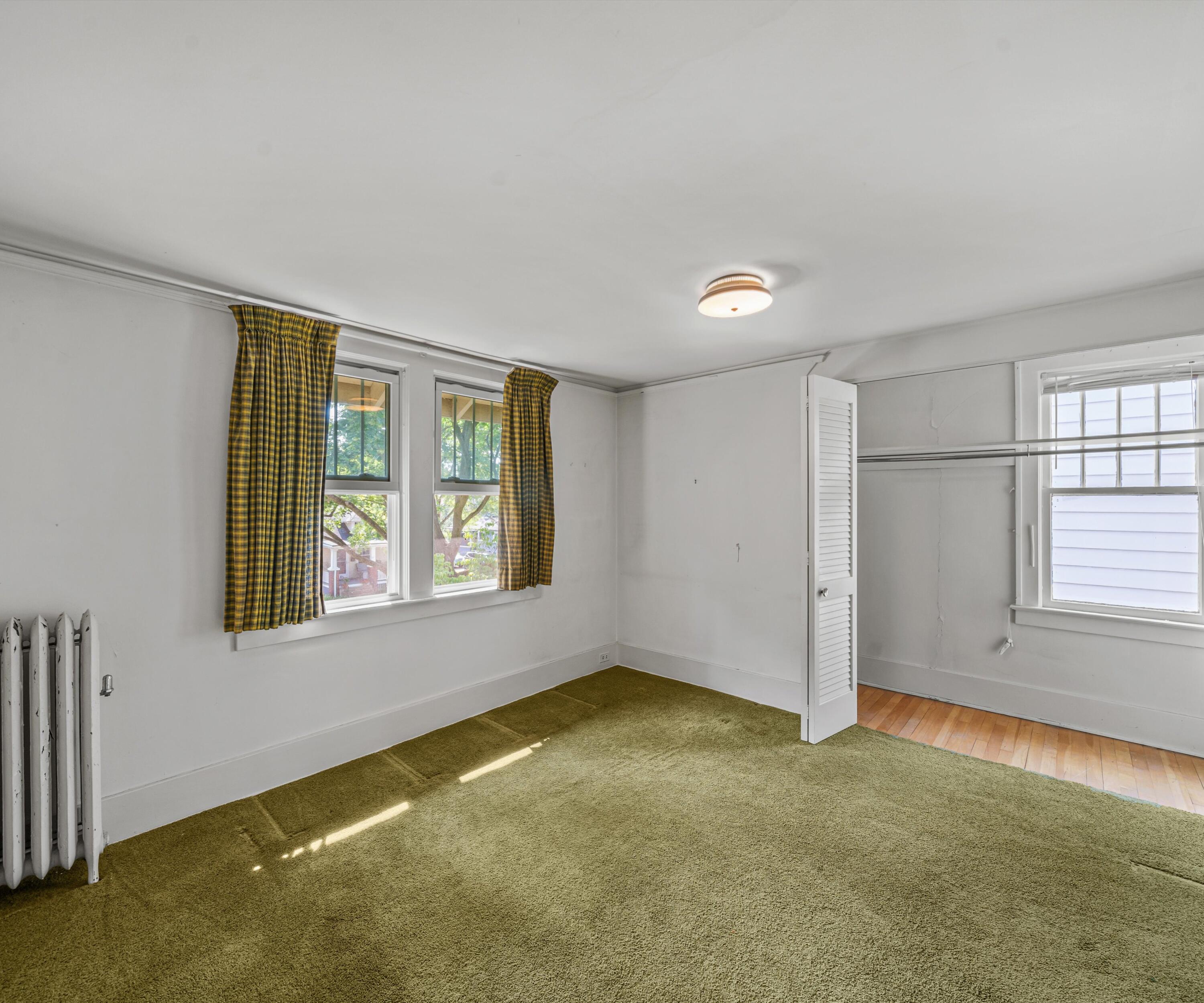216 Kenwood Avenue