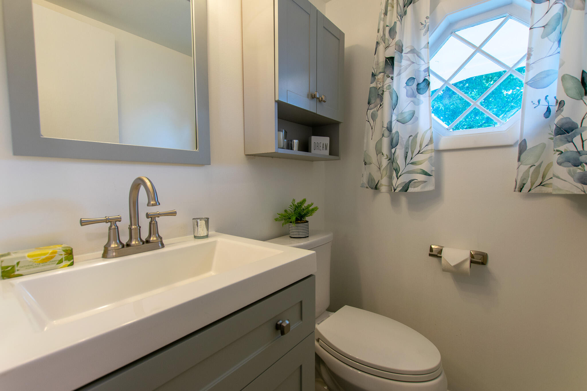 8387 Lakeview Court