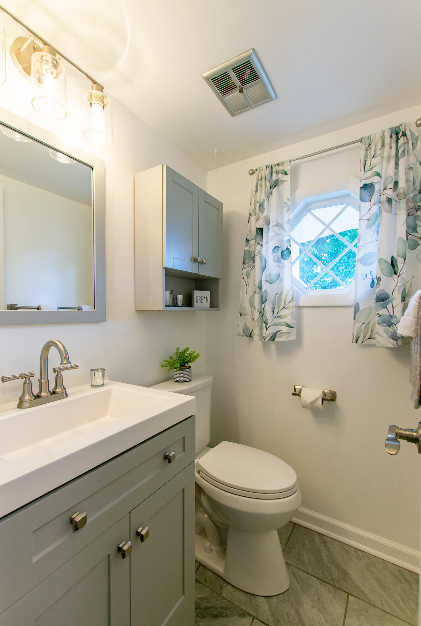 8387 Lakeview Court