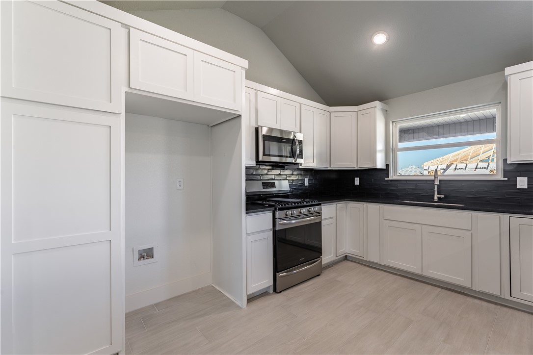 1028 Autumn Royal Avenue