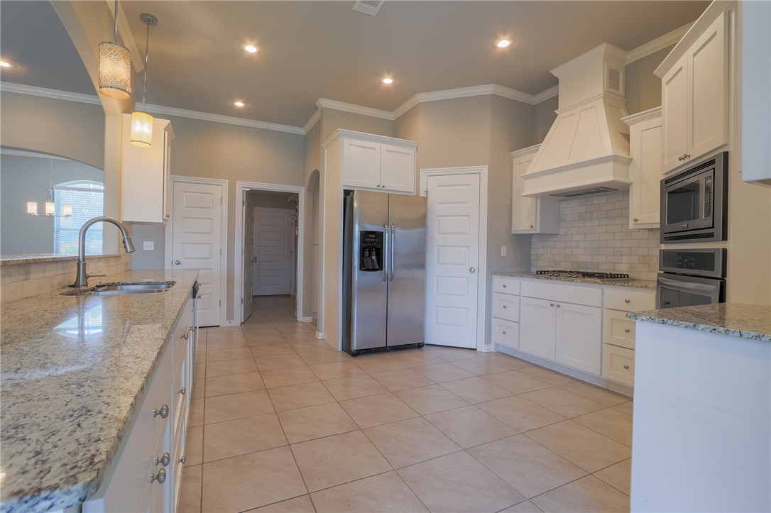 4044 Stonehenge Avenue