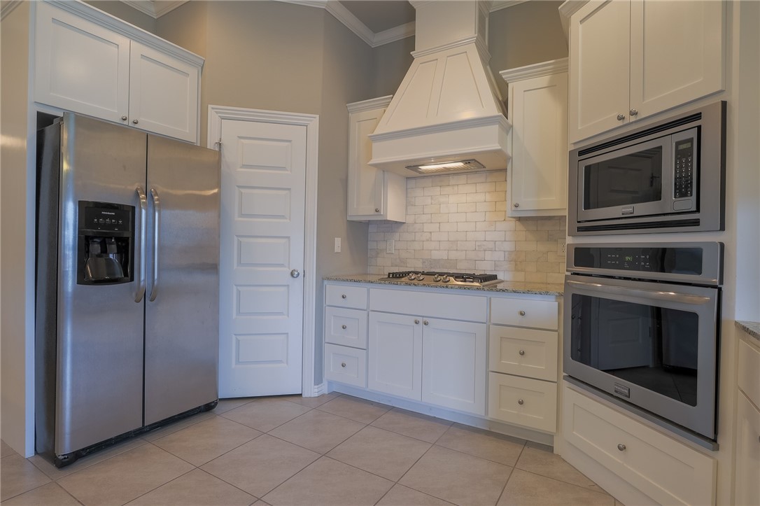 4044 Stonehenge Avenue