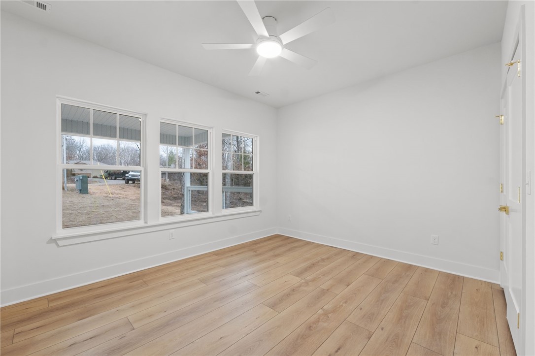 32 Lochgilphead Lane