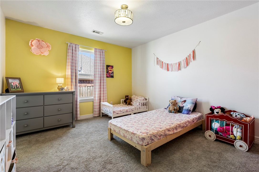 2204 SW Pinoak Avenue