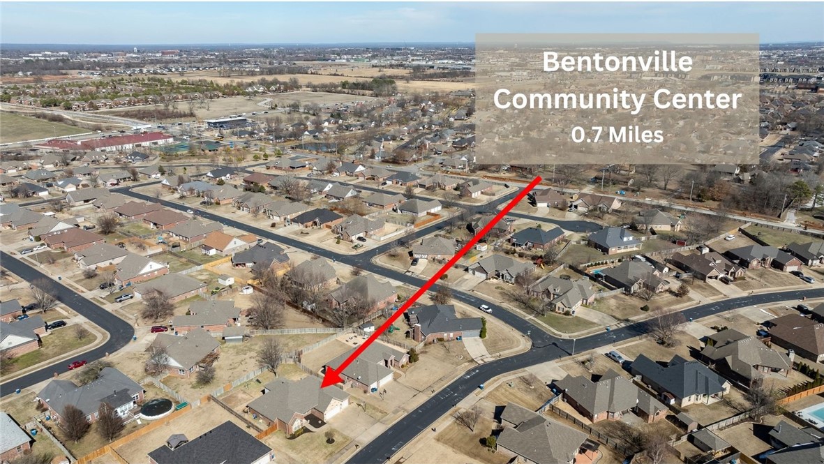 2204 SW Pinoak Avenue