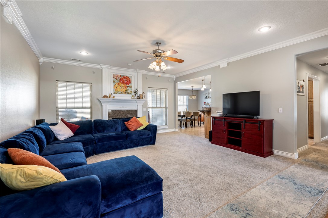 2204 SW Pinoak Avenue