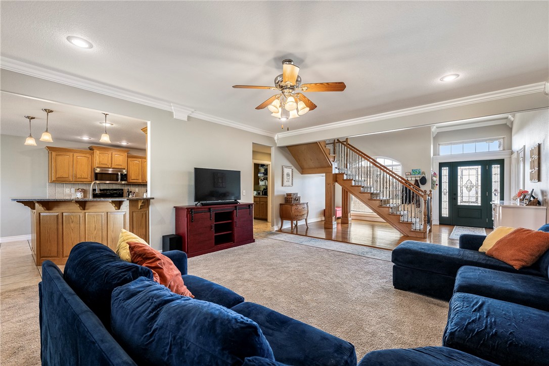 2204 SW Pinoak Avenue