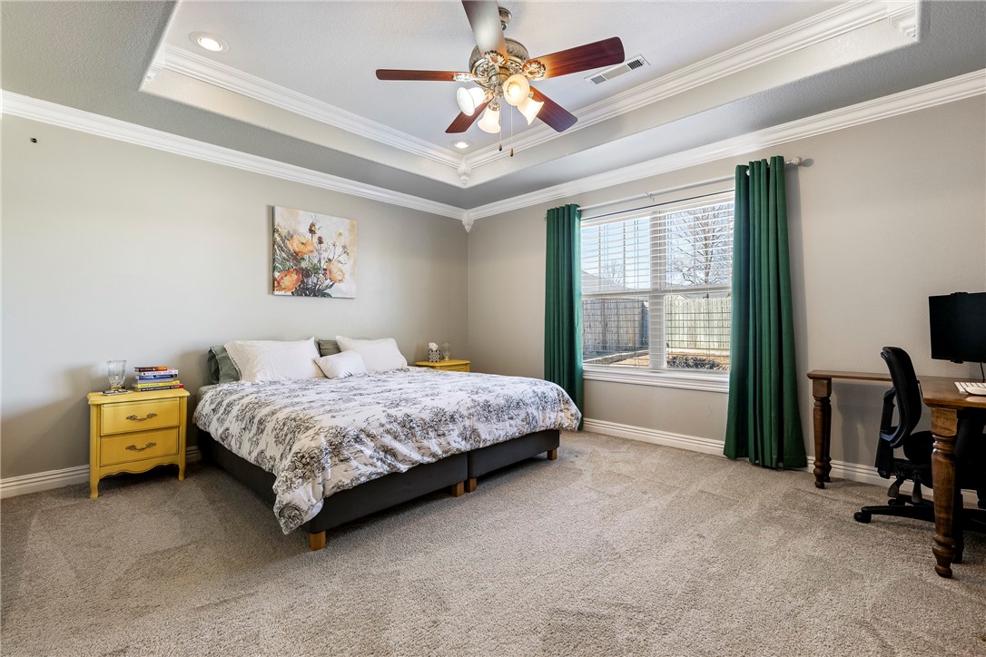 2204 SW Pinoak Avenue