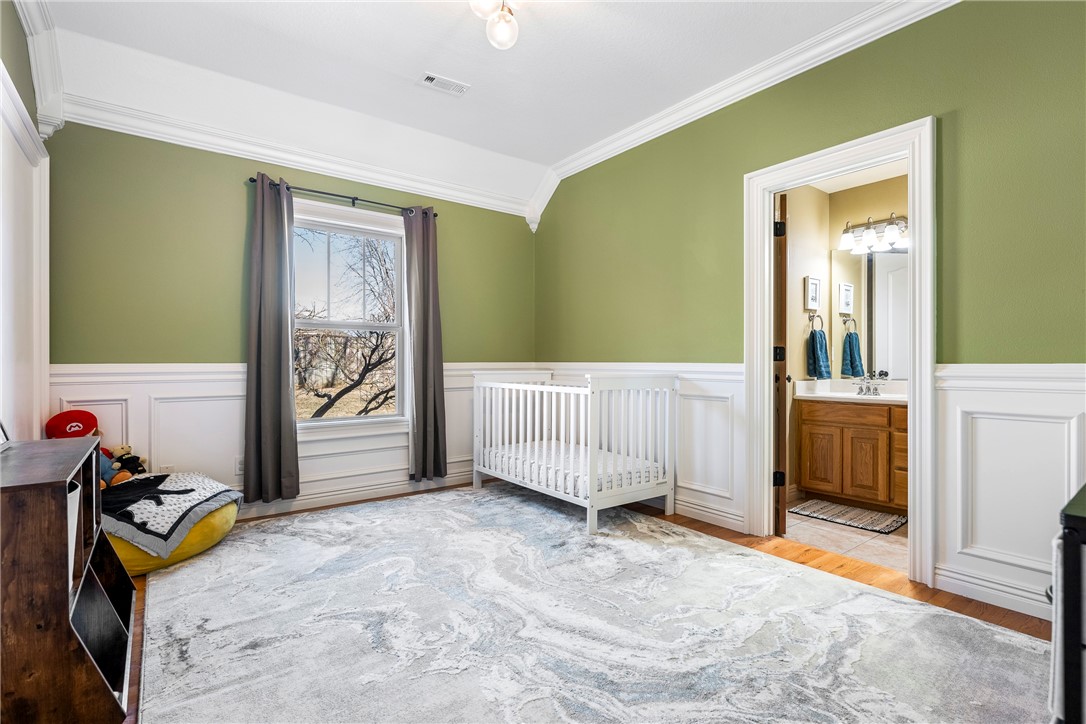 2204 SW Pinoak Avenue