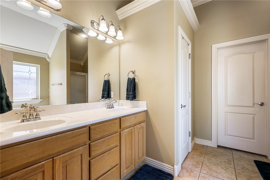 2204 SW Pinoak Avenue