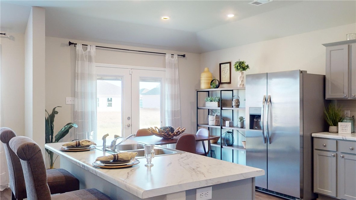 1404 E Vangston Court