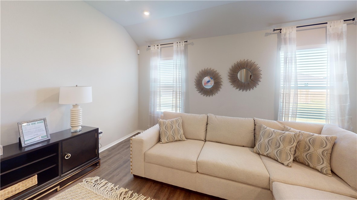 1404 E Vangston Court