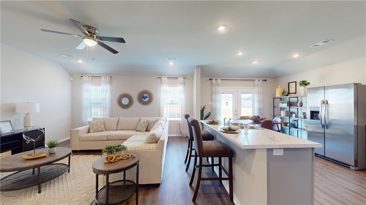 1404 E Vangston Court