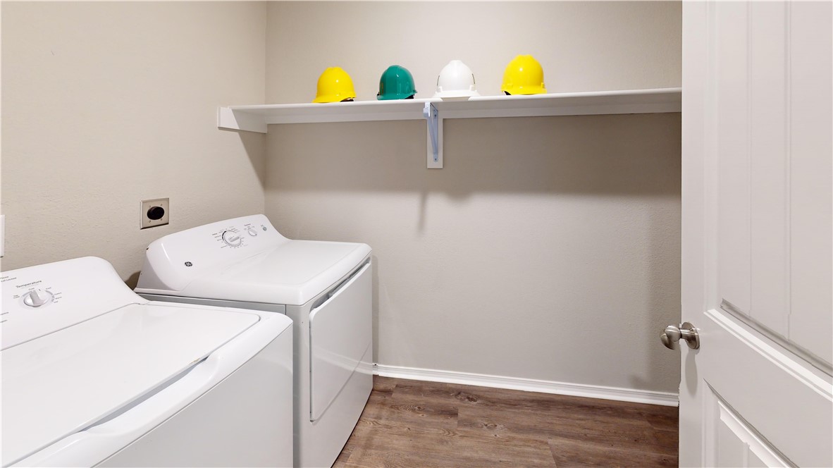 1404 E Vangston Court