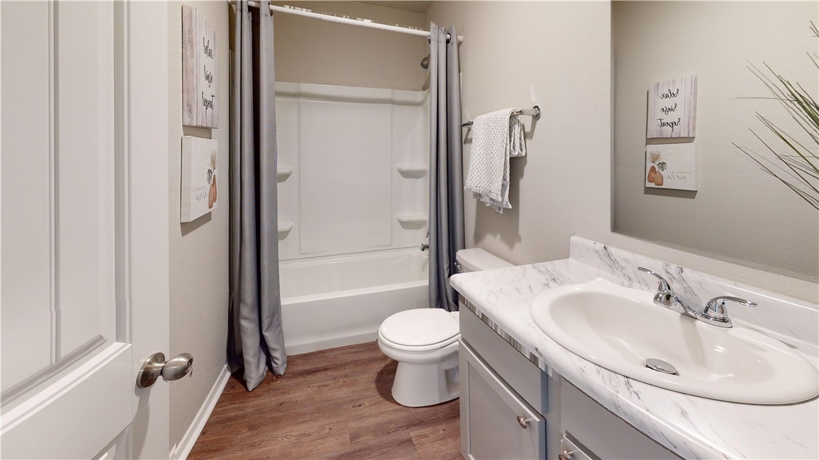 1404 E Vangston Court