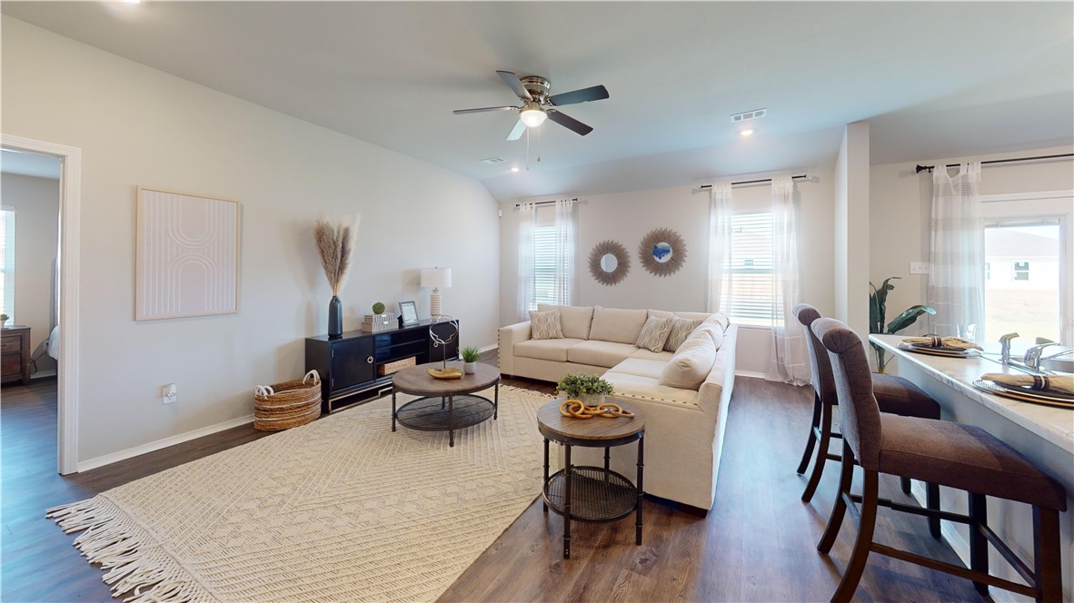 1404 E Vangston Court