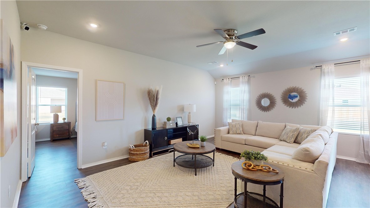 1404 E Vangston Court