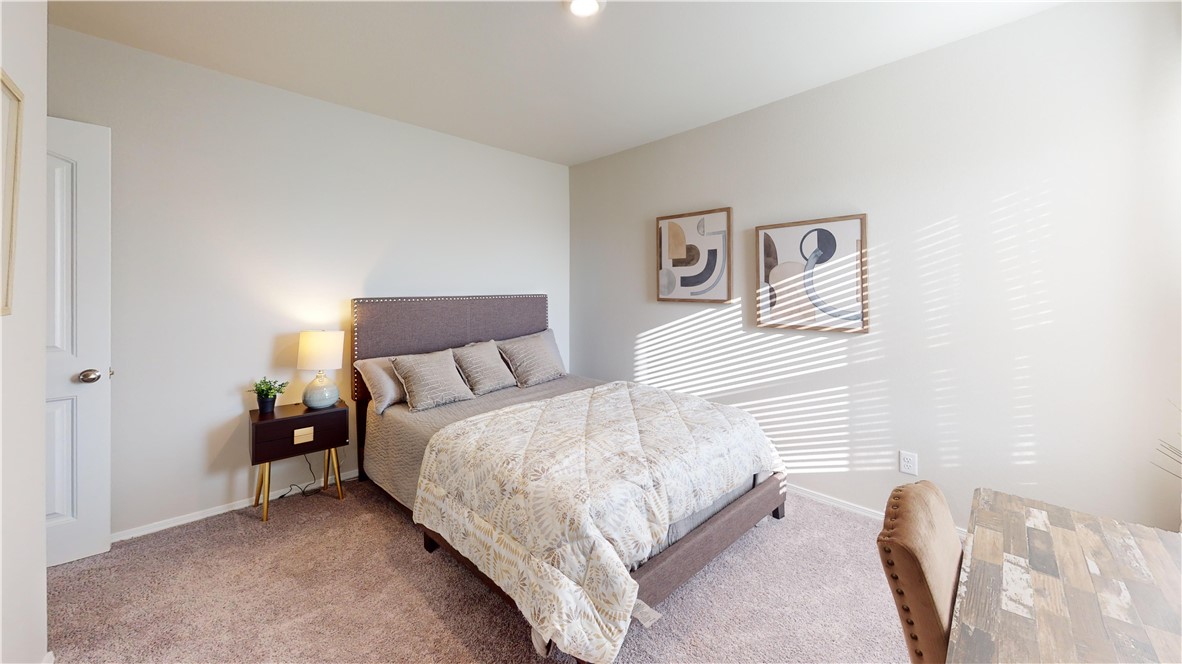 1404 E Vangston Court