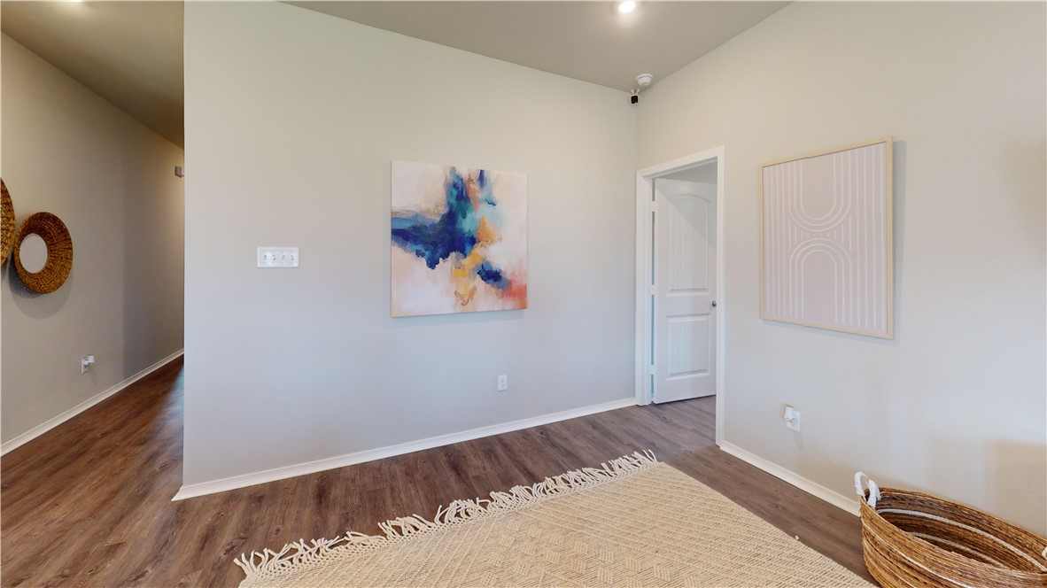 1404 E Vangston Court