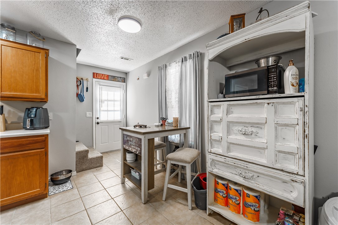 3405 SW Victoria Place