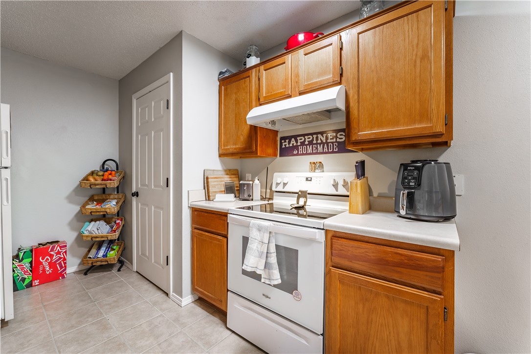 3405 SW Victoria Place