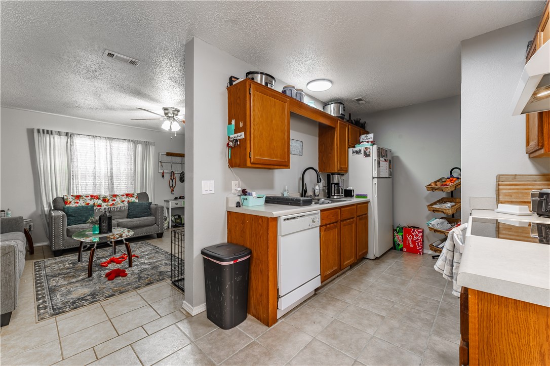 3405 SW Victoria Place