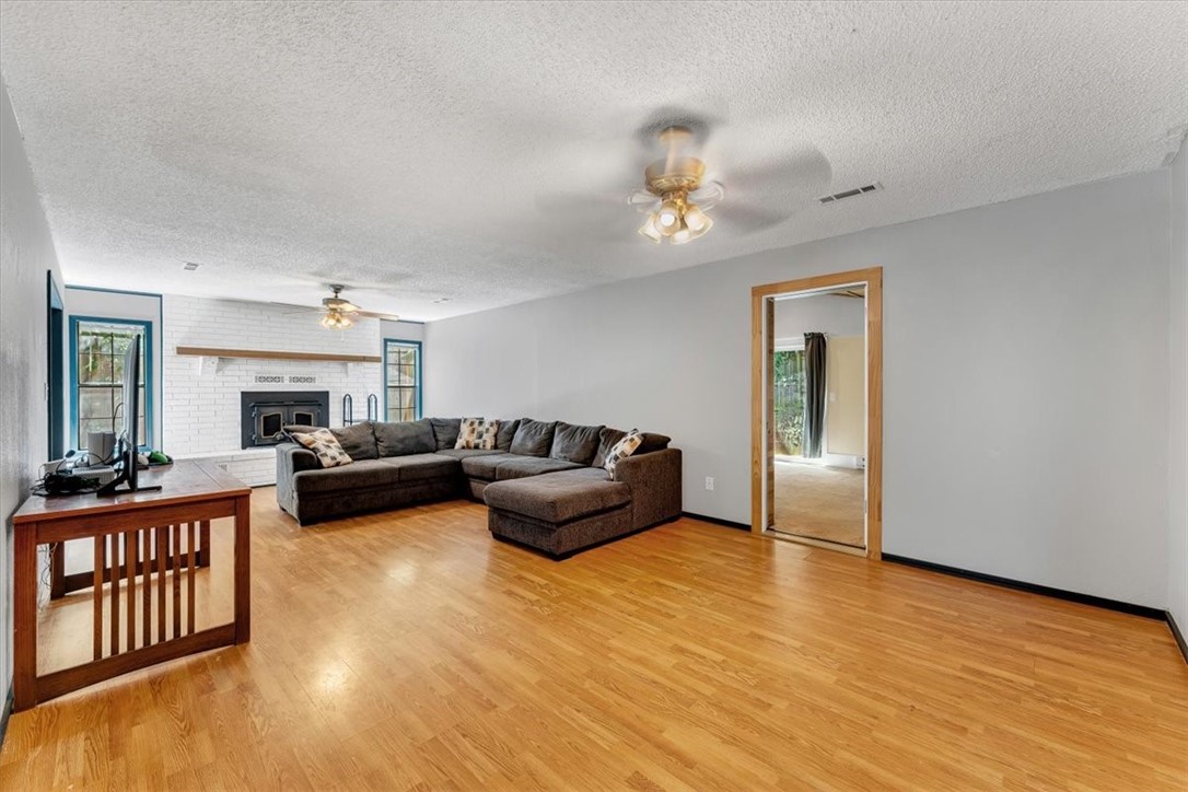 2733 E Ferguson Avenue