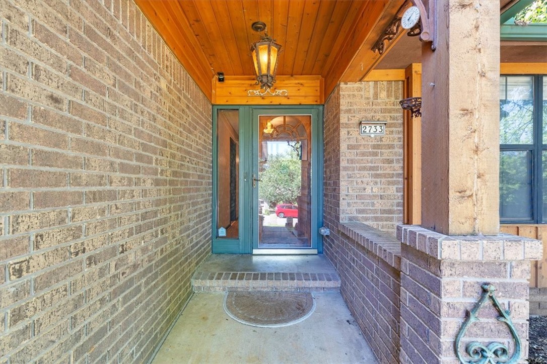 2733 E Ferguson Avenue