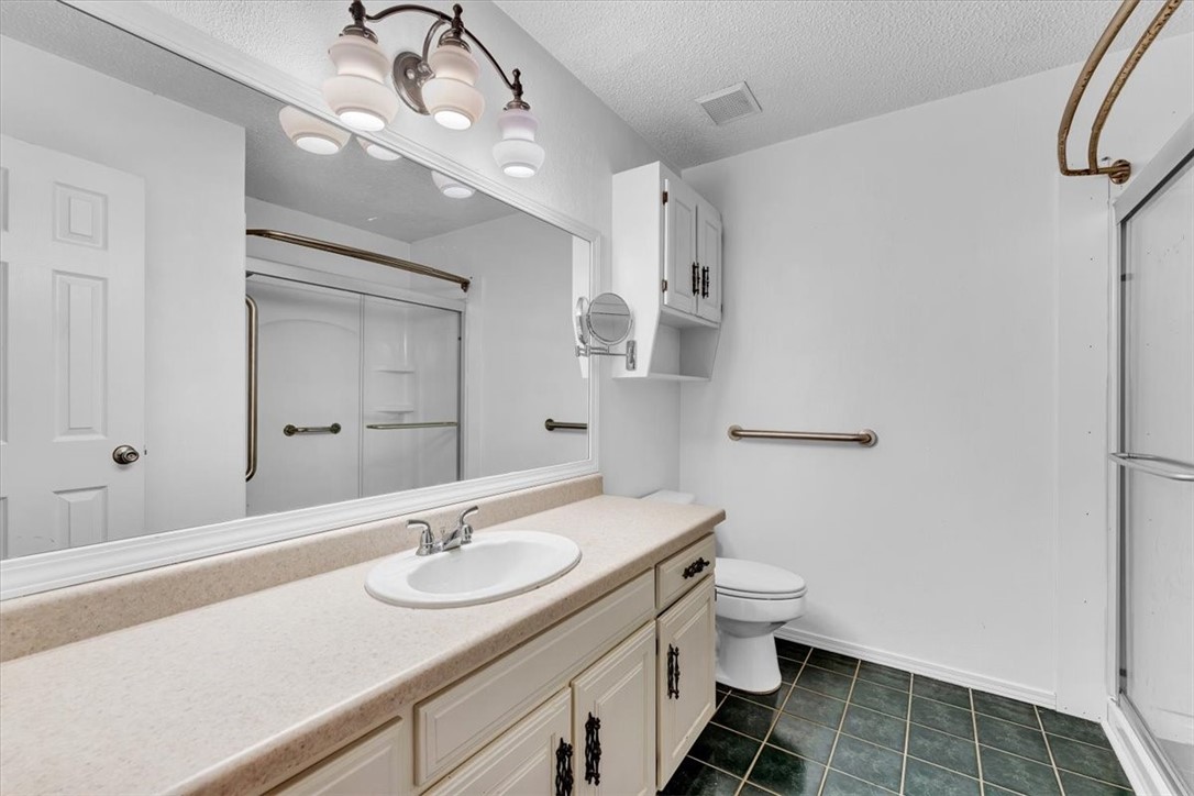 2733 E Ferguson Avenue