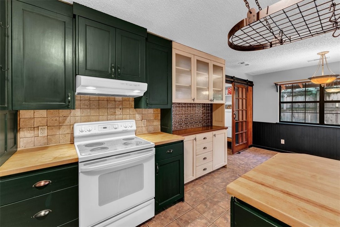 2733 E Ferguson Avenue