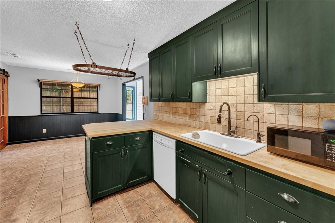 2733 E Ferguson Avenue