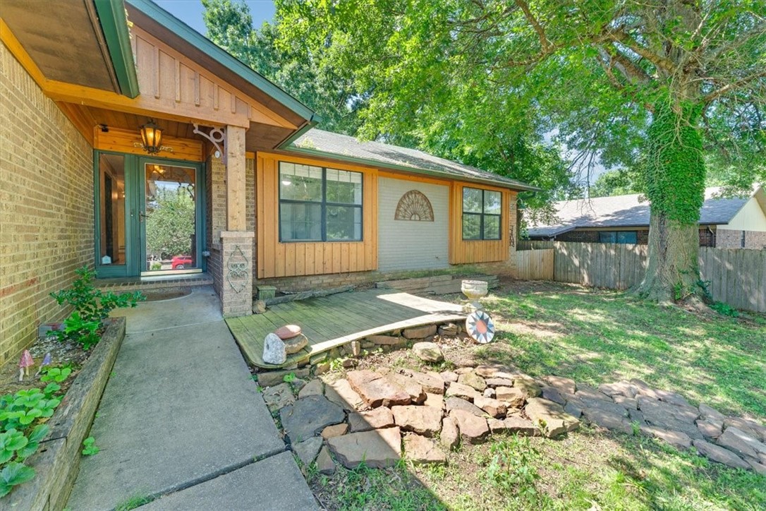 2733 E Ferguson Avenue