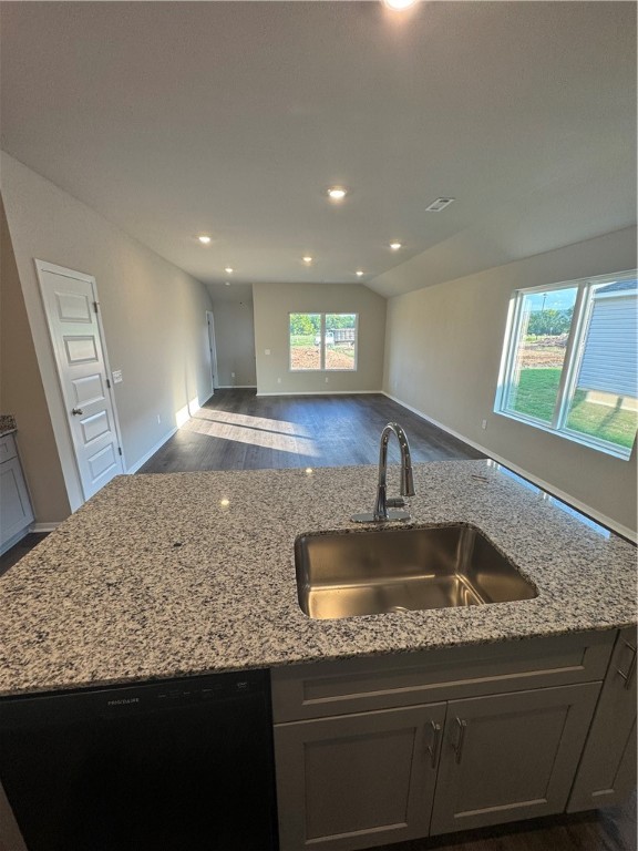 2587 E Meramec Street