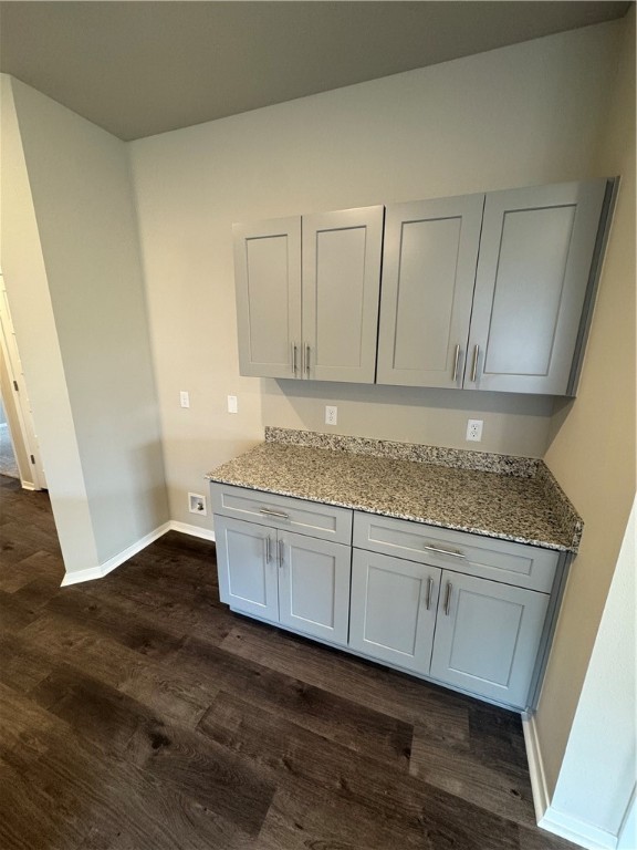 2587 E Meramec Street