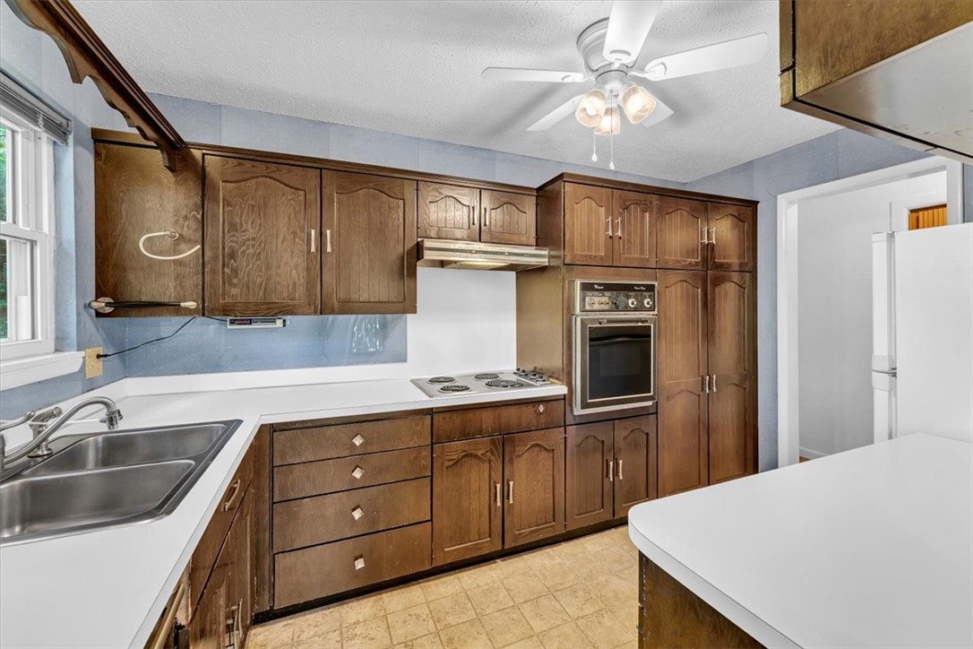 1866 N Winwood Drive