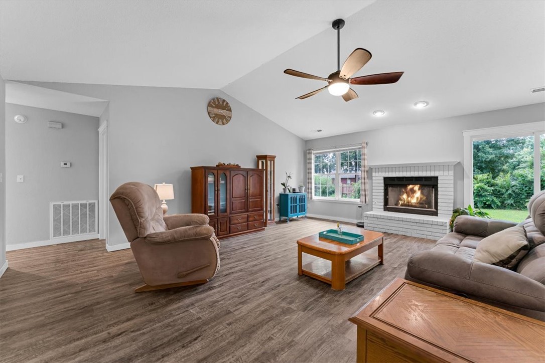 825 Mockingbird Lane