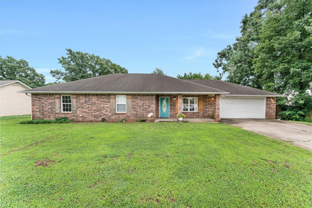 825 Mockingbird Lane