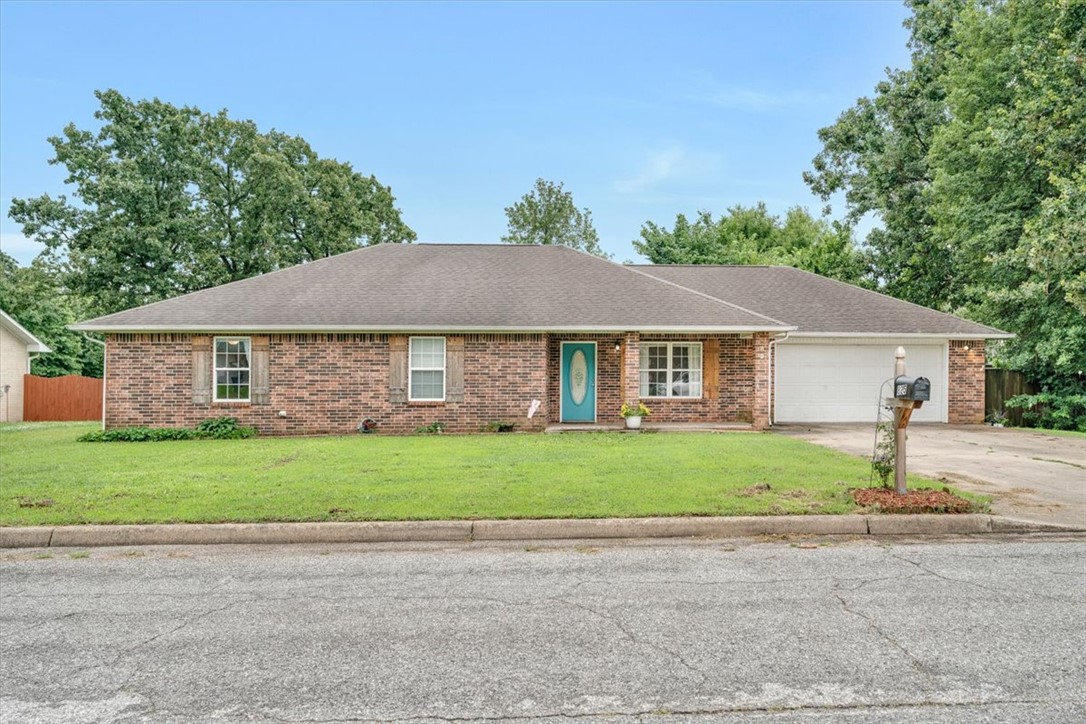 825 Mockingbird Lane